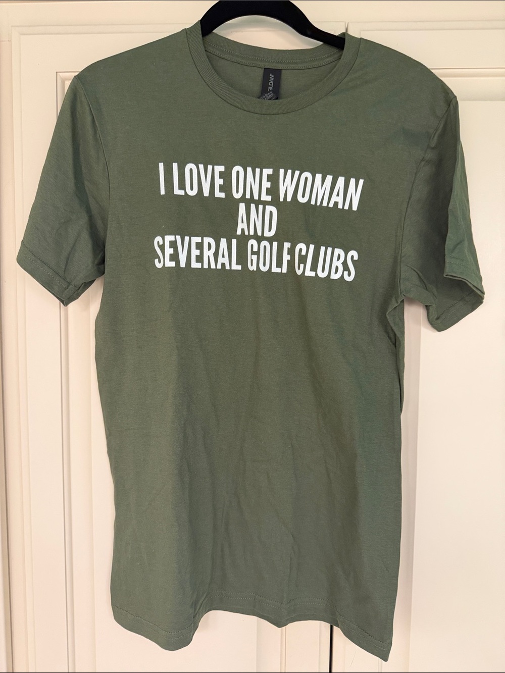 Shanked Men's Olive Green Graphic Tee - 'I Love One Woman And Several Golf Clubs